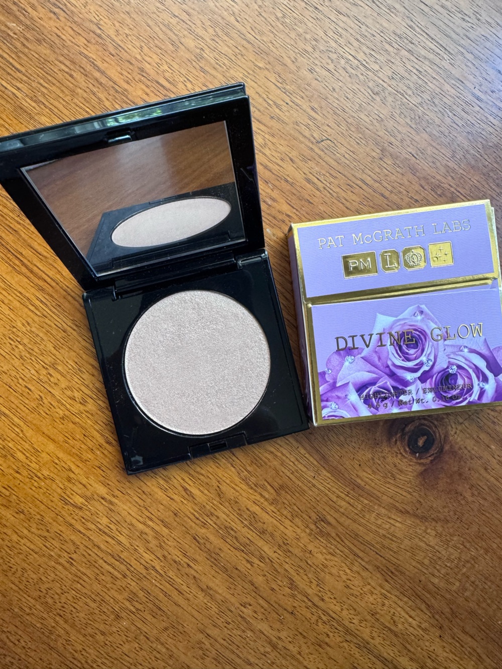 Pat McGrath Pale Champagne Shimmer Highlighter in golden nectar